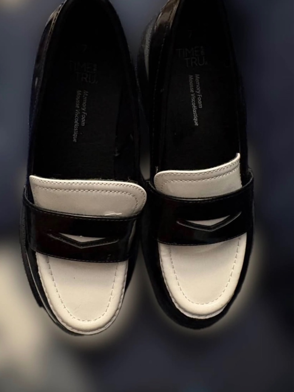 Time and Tru Black & White Penny Loafers Size 7 | Like New | Memory Foam